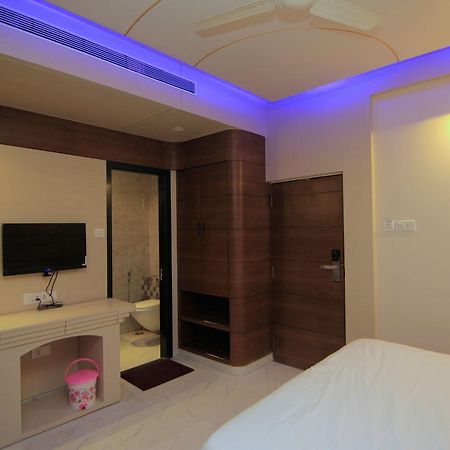 Hotel Sai Dharam Palace Shirdi Buitenkant foto