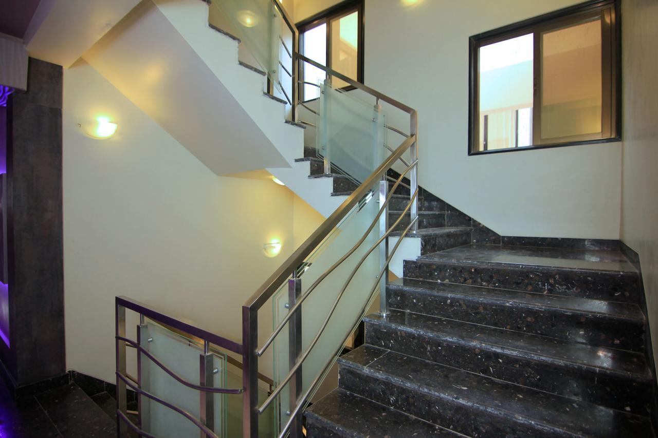 Hotel Sai Dharam Palace Shirdi Buitenkant foto