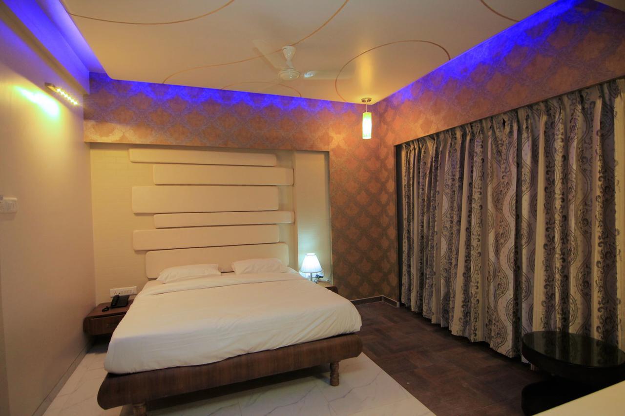 Hotel Sai Dharam Palace Shirdi Buitenkant foto
