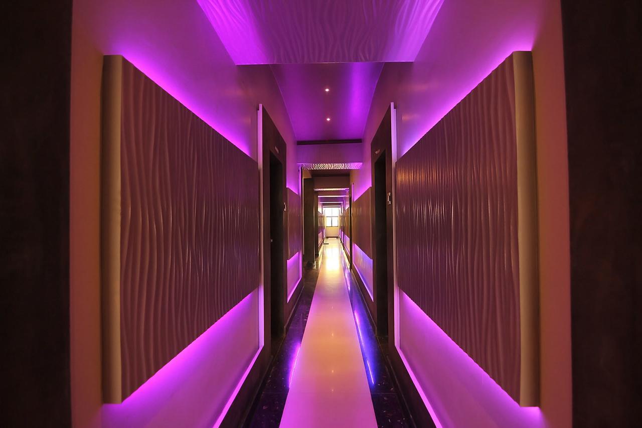 Hotel Sai Dharam Palace Shirdi Buitenkant foto