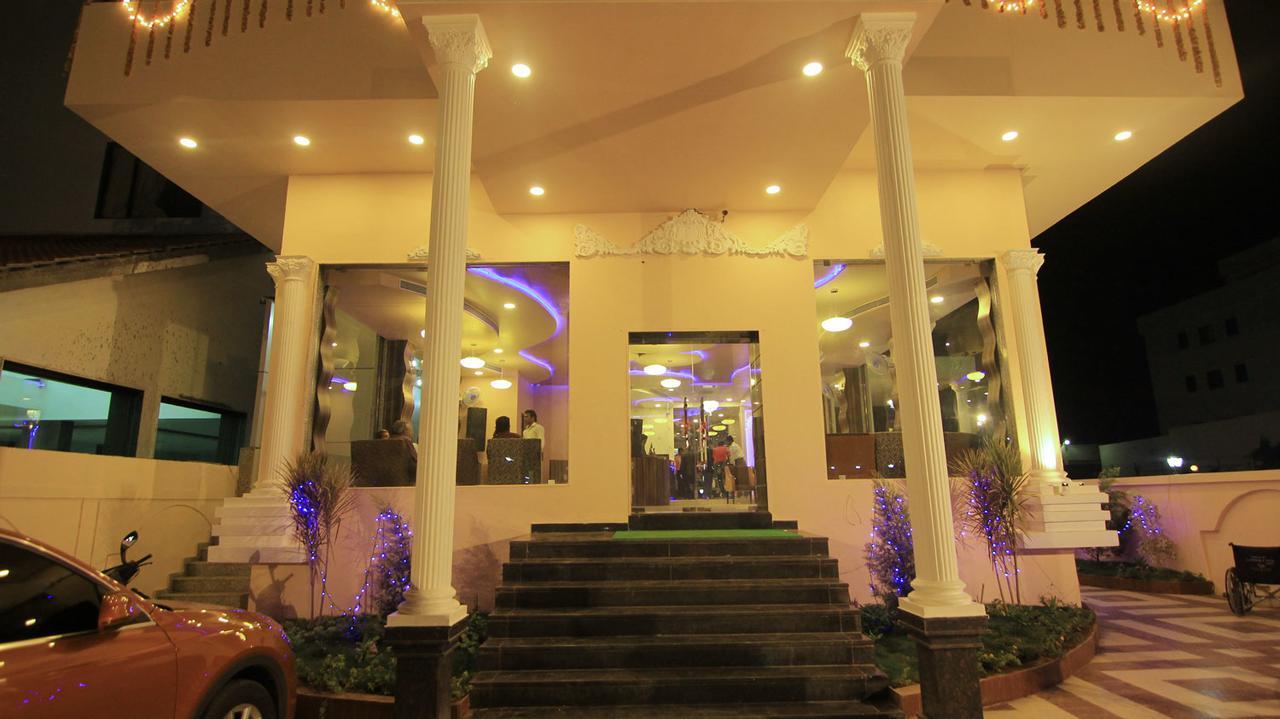 Hotel Sai Dharam Palace Shirdi Buitenkant foto