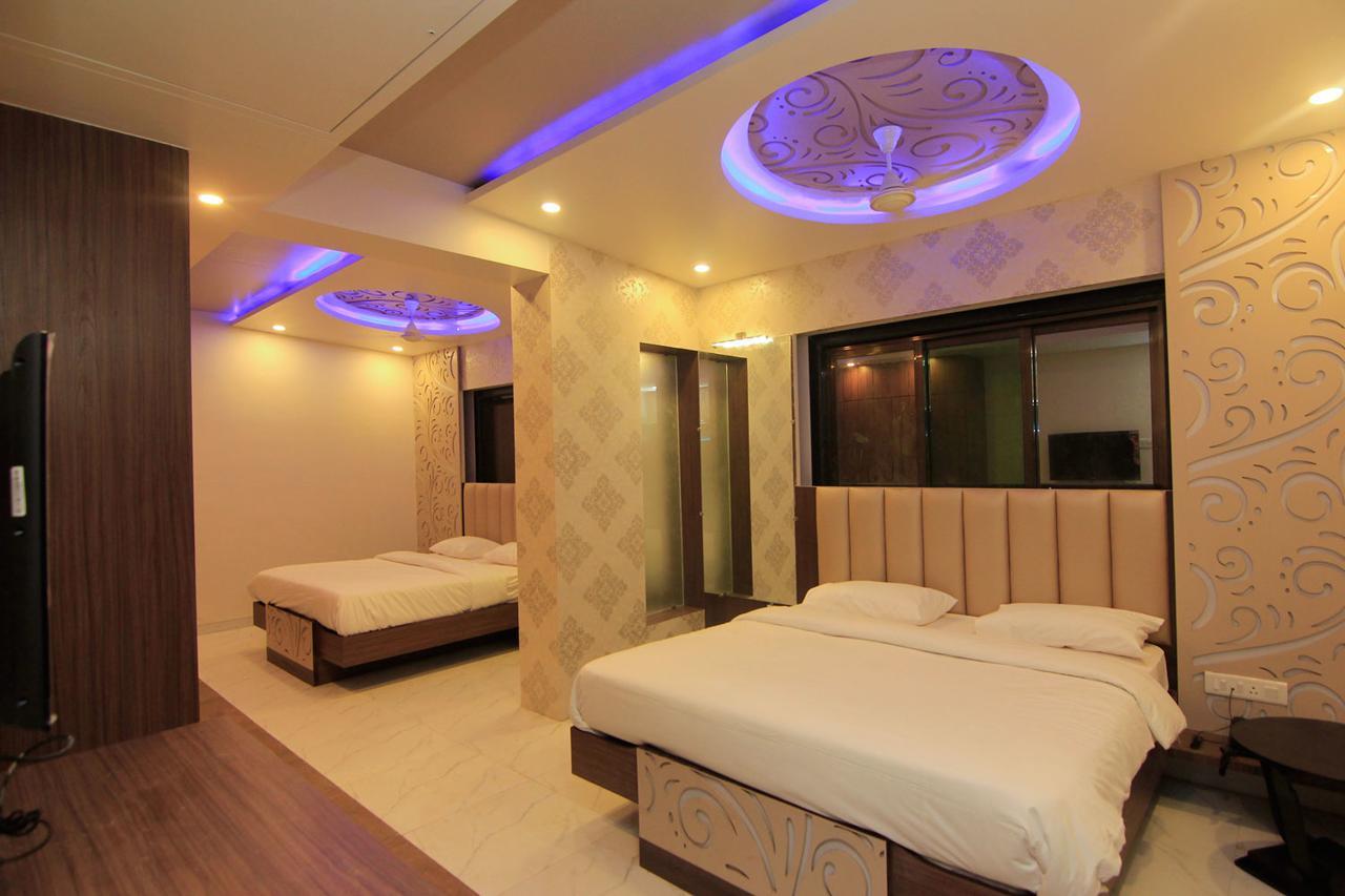 Hotel Sai Dharam Palace Shirdi Buitenkant foto