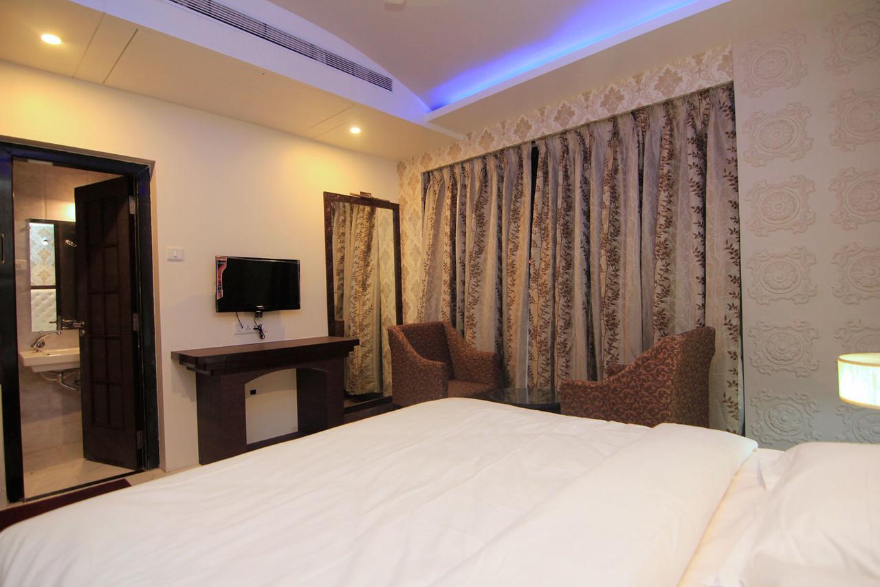 Hotel Sai Dharam Palace Shirdi Buitenkant foto