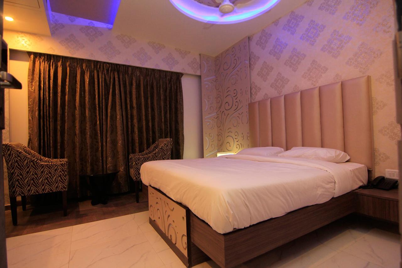 Hotel Sai Dharam Palace Shirdi Buitenkant foto