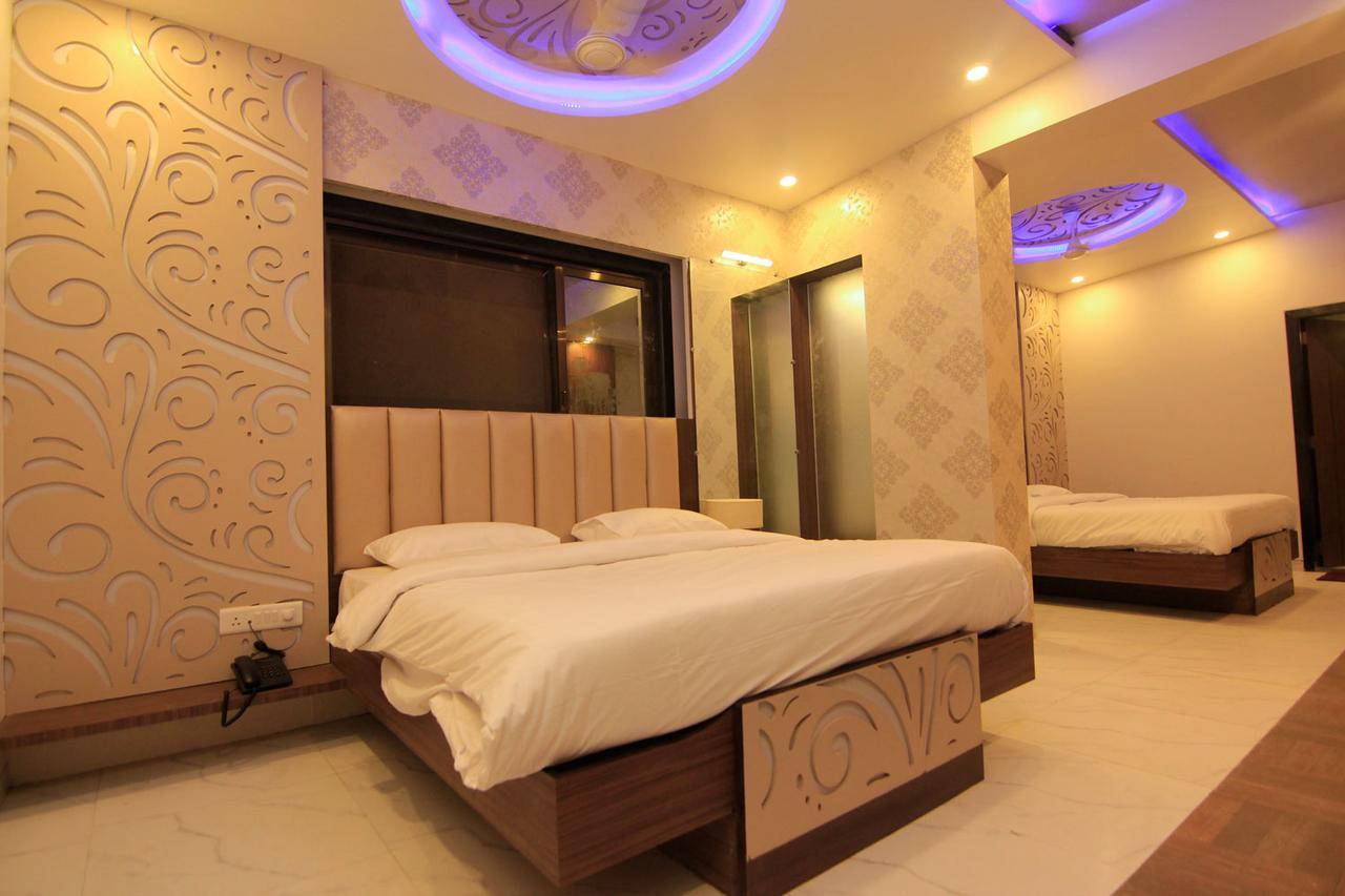 Hotel Sai Dharam Palace Shirdi Buitenkant foto
