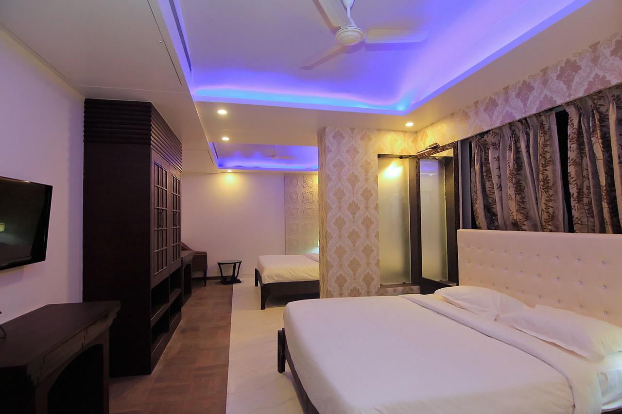 Hotel Sai Dharam Palace Shirdi Buitenkant foto