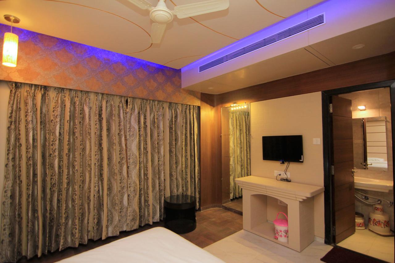 Hotel Sai Dharam Palace Shirdi Buitenkant foto