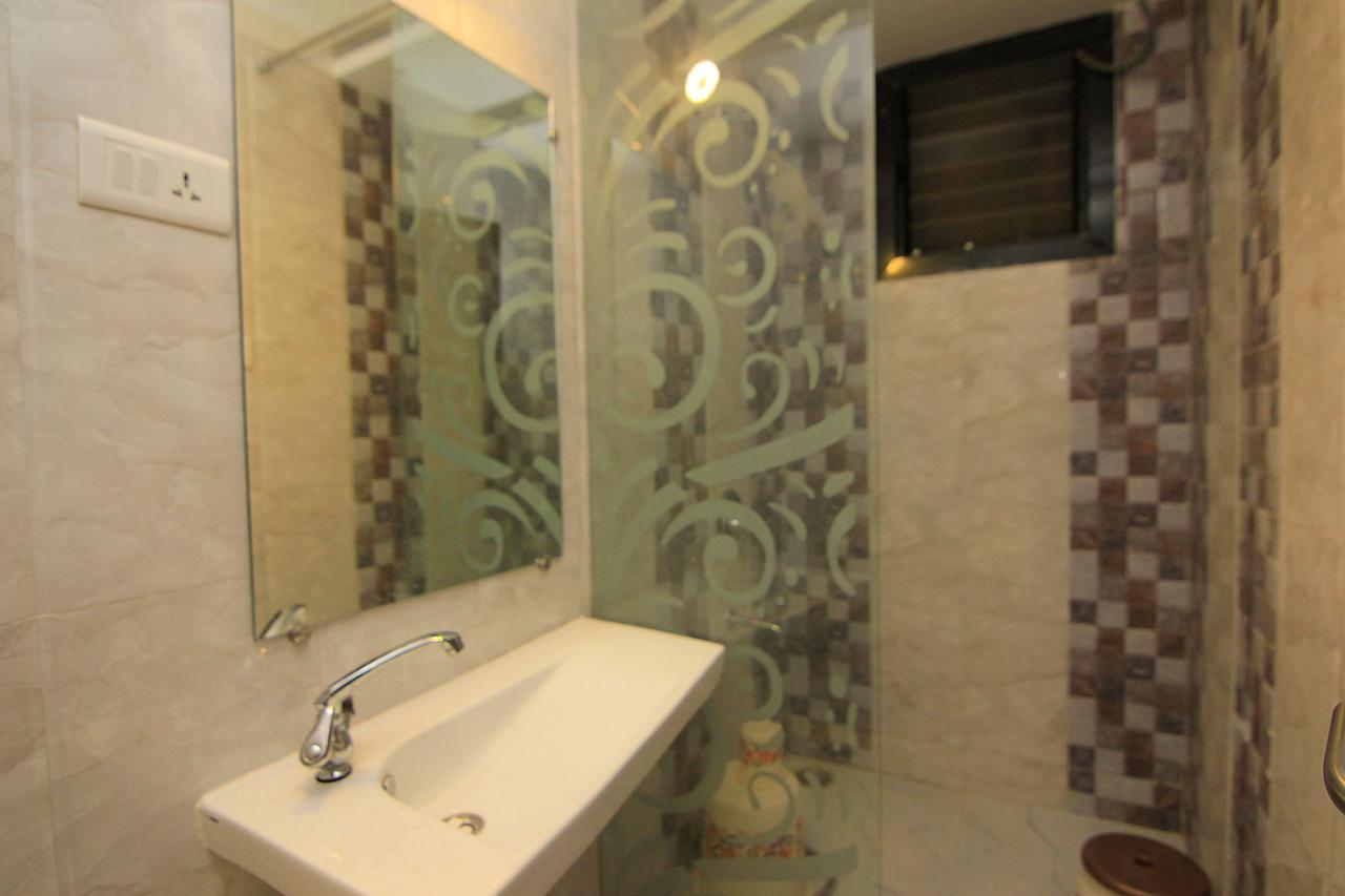 Hotel Sai Dharam Palace Shirdi Buitenkant foto