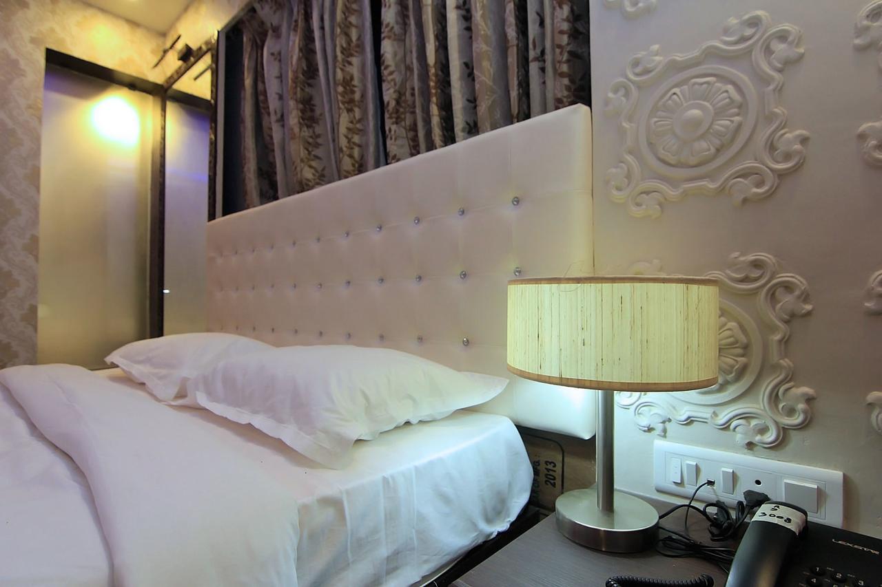 Hotel Sai Dharam Palace Shirdi Buitenkant foto