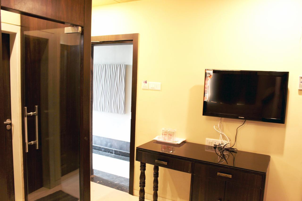 Hotel Sai Dharam Palace Shirdi Buitenkant foto