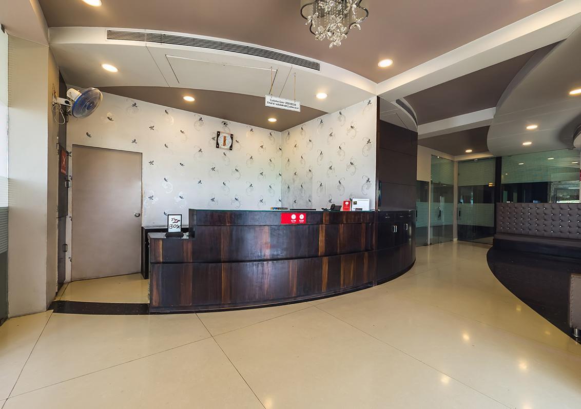 Hotel Sai Dharam Palace Shirdi Buitenkant foto